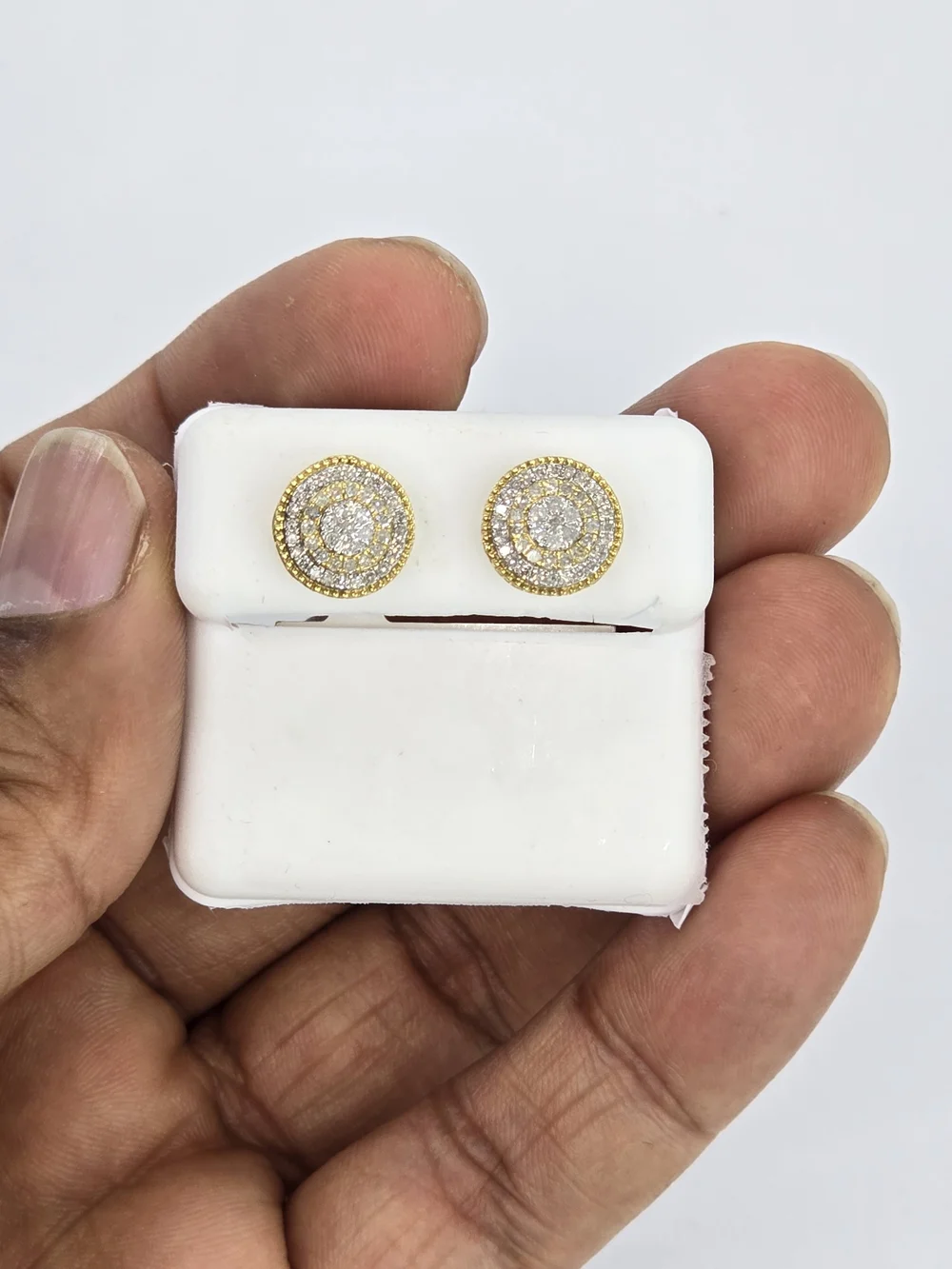 Real Diamond 10k Gold Round Stud Earring